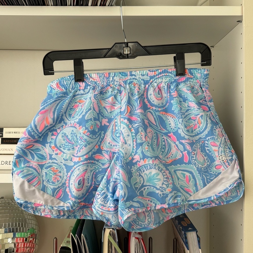 LILLY PULITZER Luxletic Ocean Trail Shorts Zanzibar Blue Fish Kiss - Picture 4 of 9